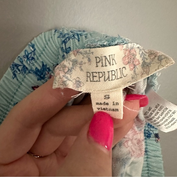 Light Blue Floral Shorts - Picture 4 of 4